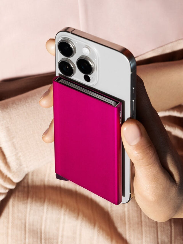 Cardprotector for magsafe Fuchsia